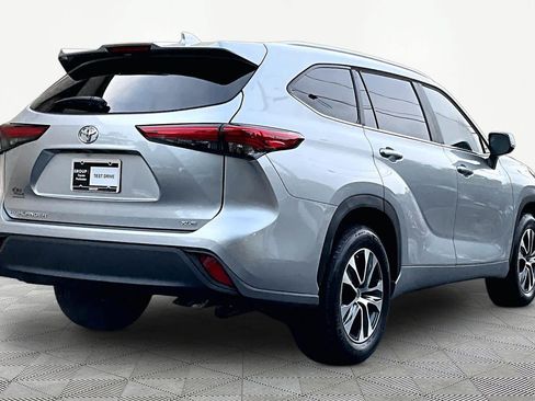 Used 2023 Toyota Highlander XLE FWD image 13