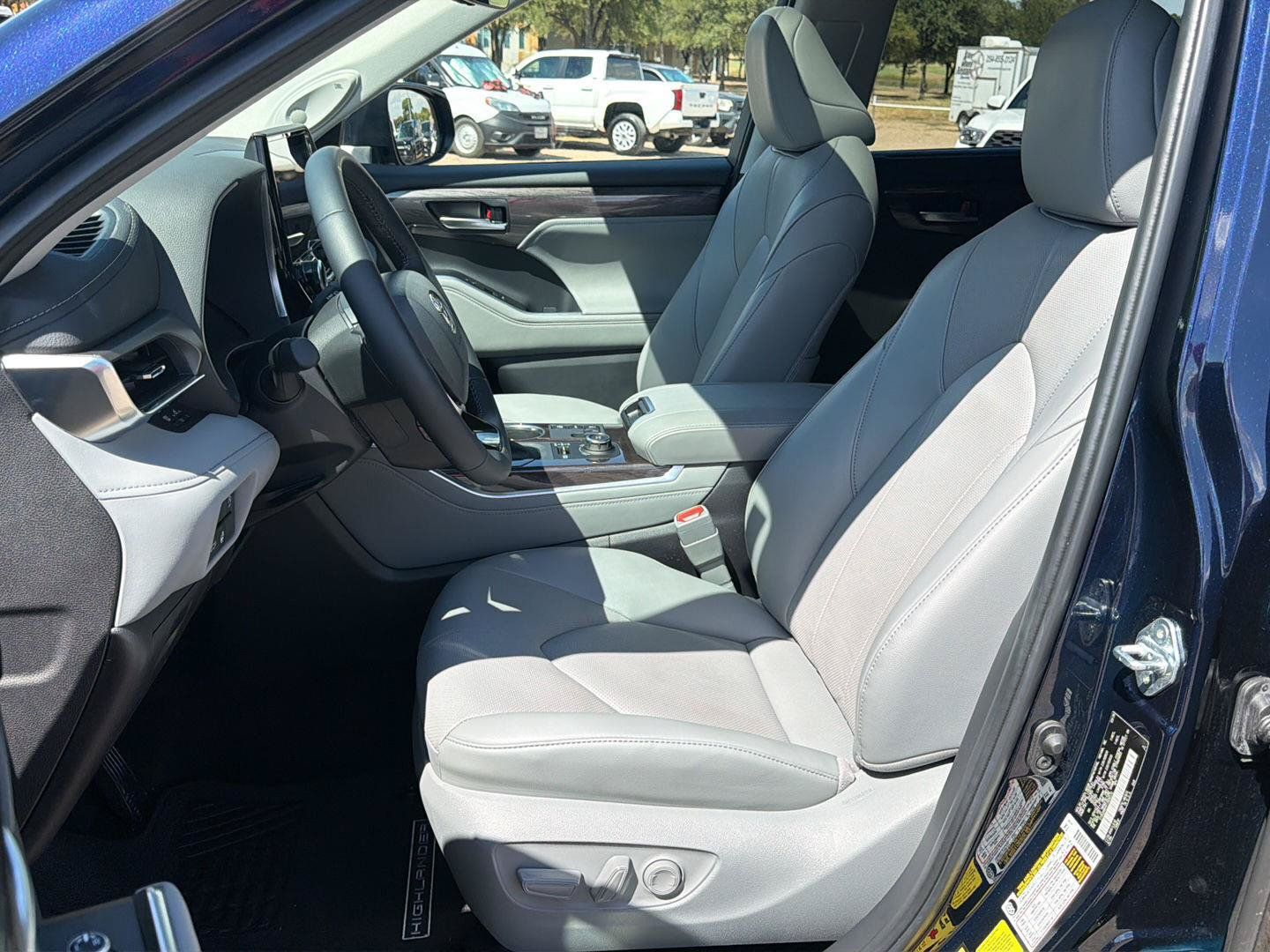 Certified 2026 Toyota Highlander Limited AWD/4WD image 10