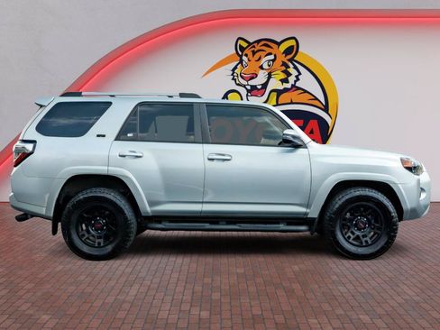 Used 2022 Toyota 4Runner SR5 Premium w/ Moonroof Package RWD image 4