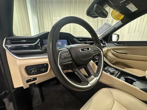 Used 2023 Jeep Grand Cherokee 4WD 4xe image 23