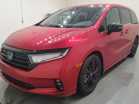 Used 2024 Honda Odyssey Sport image 3