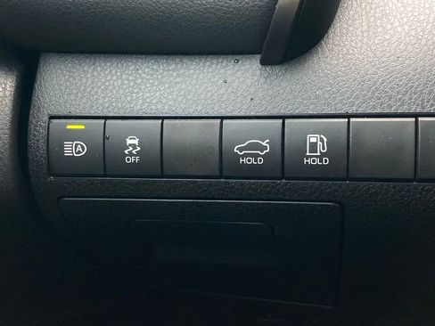 Used 2023 Toyota Camry SE image 13