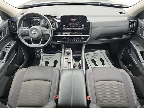 Used 2024 Nissan Pathfinder SV FWD image 13