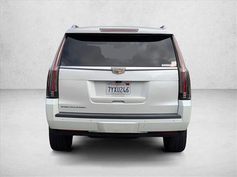 Used 2017 Cadillac Escalade Premium Luxury image 6