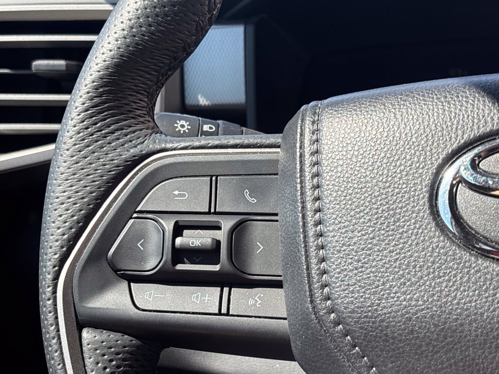 Used 2025 Toyota Tundra Limited AWD/4WD image 22