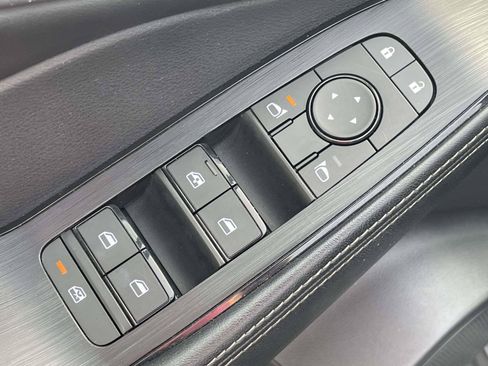 Used 2024 Nissan Rogue SV AWD/4WD image 17