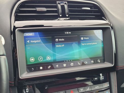 Used 2017 Jaguar F-PACE S image 24