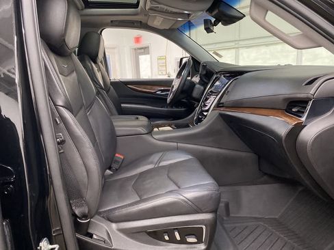 Used 2019 Cadillac Escalade Luxury image 20