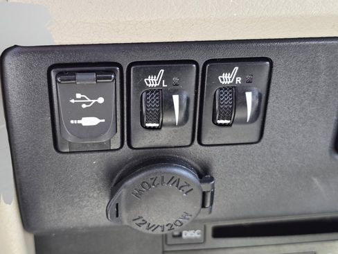 Used 2016 Toyota Sienna XLE Premium FWD image 16