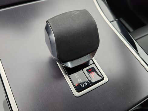 Certified 2026 Land Rover Range Rover Velar Dynamic SE image 22