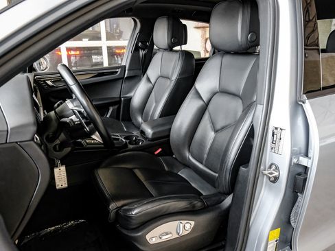 Used 2020 Porsche Macan AWD/4WD image 41