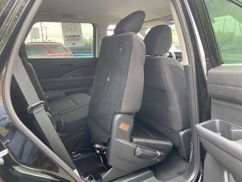 Used 2025 Nissan Pathfinder SV AWD/4WD image 37