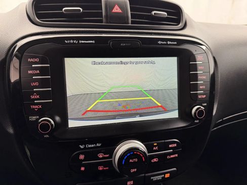 Used 2016 Kia Soul + w/ Audio Package FWD image 17