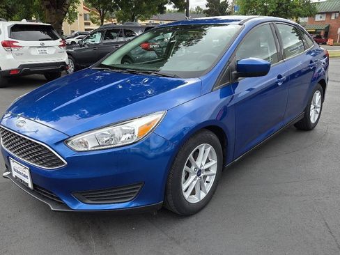 Used 2018 Ford Focus SE FWD image 2