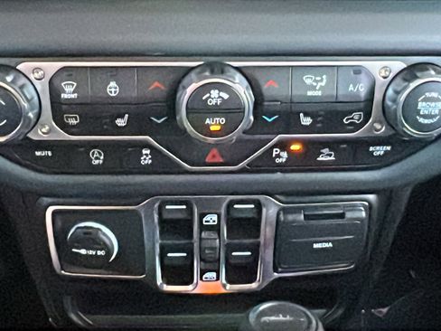 New 2025 Jeep Gladiator Sport image 25