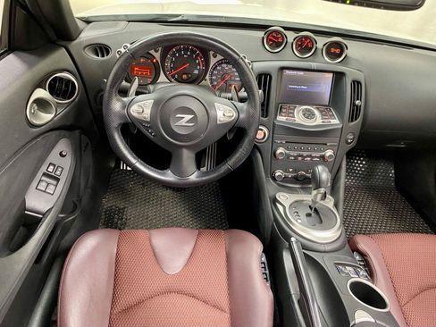 Used 2017 Nissan 370Z Touring Sport RWD image 2