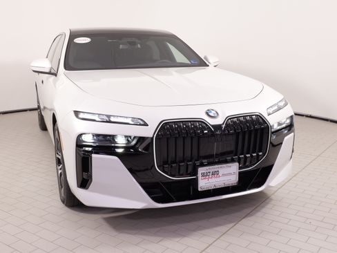 Used 2025 BMW 740i xDrive w/ Executive Package AWD/4WD image 6
