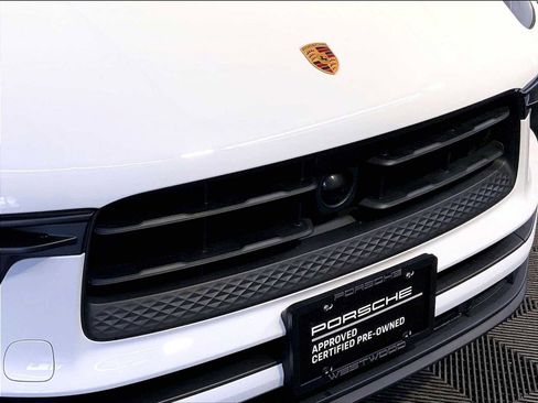 Certified 2023 Porsche Macan image 34