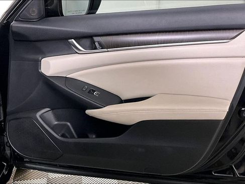 Used 2018 Honda Accord EX image 23