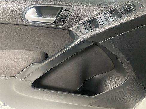 Used 2018 Volkswagen Tiguan Limited image 9