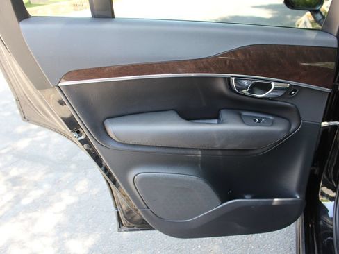Used 2019 Volvo XC90 T6 Momentum w/ Protection Package Premier AWD/4WD image 13