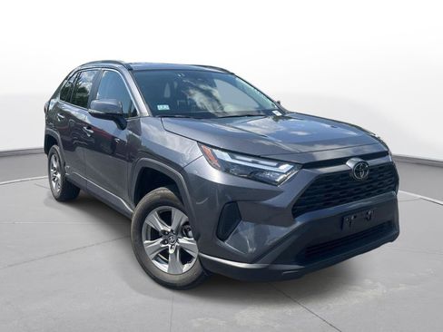 Used 2025 Toyota RAV4 XLE AWD/4WD image 4