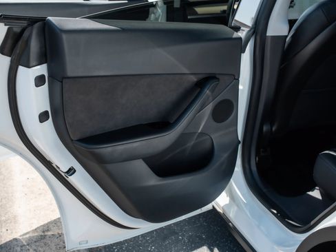 Used 2020 Tesla Model Y Long Range AWD/4WD image 26
