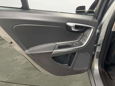 Used 2017 Volvo S60 T5 Dynamic image 14