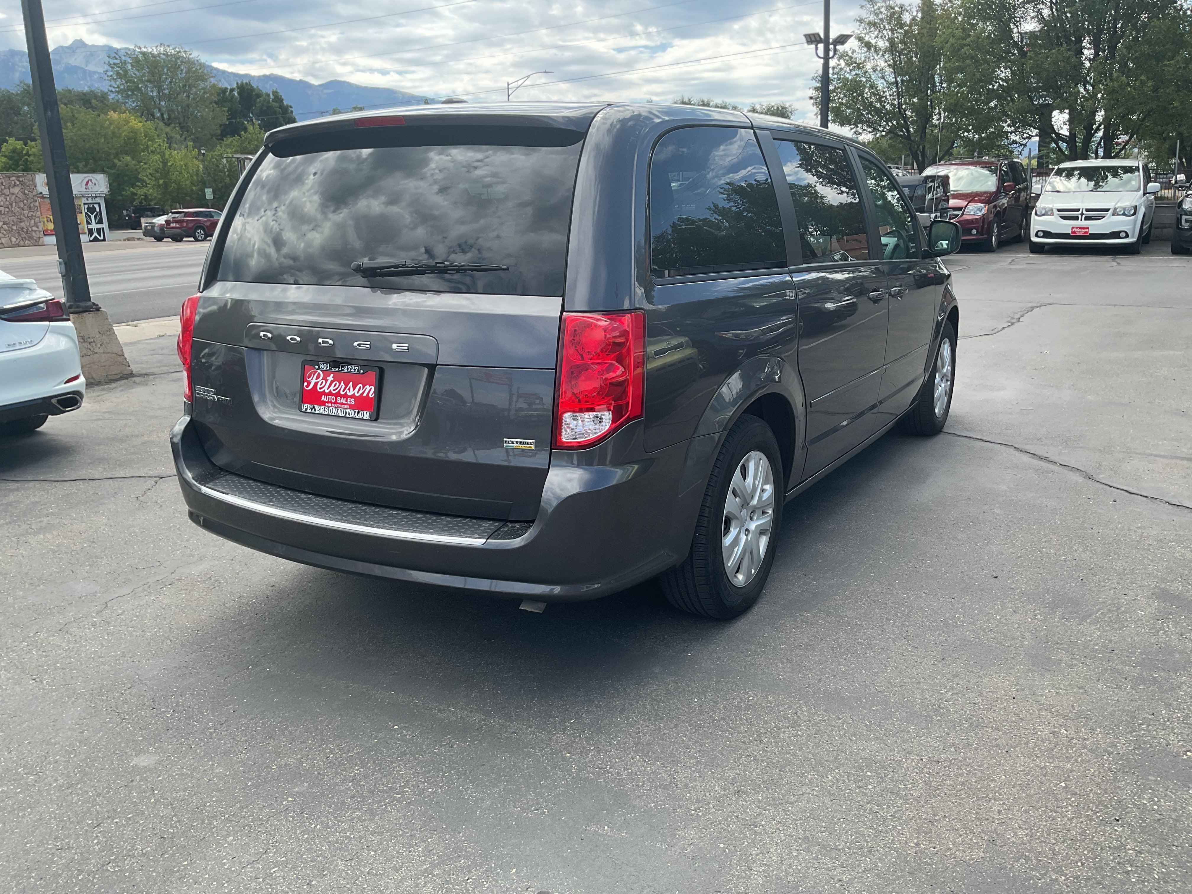 Used 2017 Dodge Grand Caravan SE w/ UConnect Hands-Free Group FWD image 6