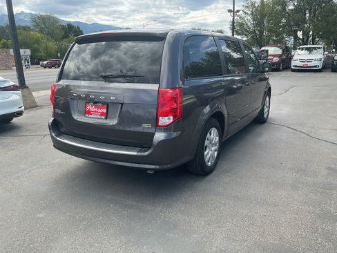 Used 2017 Dodge Grand Caravan SE w/ UConnect Hands-Free Group FWD image 6