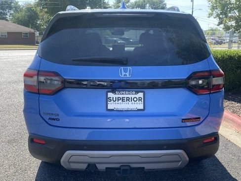 Used 2025 Honda Pilot TrailSport image 5