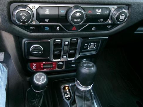 Used 2025 Jeep Wrangler Unlimited Sport S 4xe AWD/4WD image 12