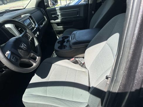 Used 2021 RAM 1500 Classic SLT image 11