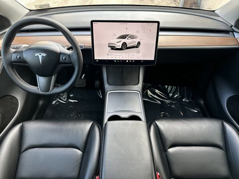 Used 2024 Tesla Model Y Long Range image 15