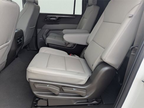 New 2026 Chevrolet Suburban LT w/ Comfort Package image 23