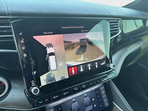 Used 2022 Jeep Grand Wagoneer Series I image 16