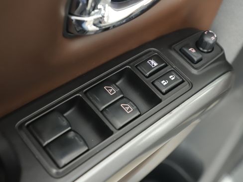 Used 2019 Nissan Titan Platinum Reserve w/ Platinum Utility Package image 8