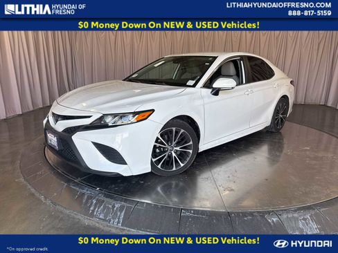 Used 2019 Toyota Camry SE FWD image 1