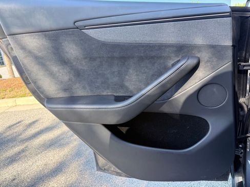 Used 2026 Tesla Model Y 2WD image 41