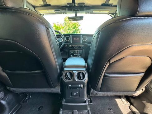 Used 2023 Jeep Wrangler Unlimited Sahara w/ Cold Weather Group AWD/4WD image 24