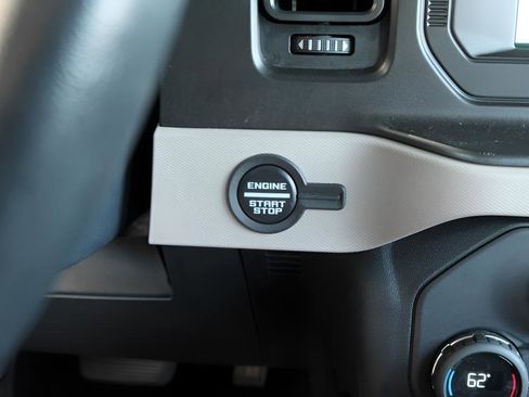 Used 2023 Ford Bronco Wildtrak image 29