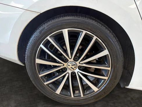 Used 2017 Volkswagen Jetta Sport FWD image 40