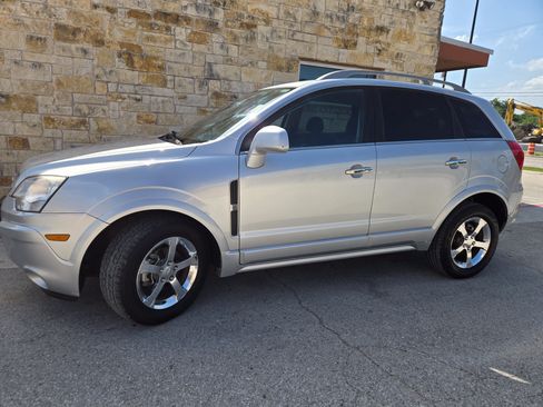 Used 2013 Chevrolet Captiva Sport LT FWD image 2