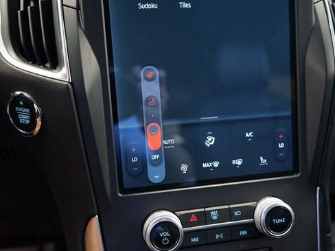 Used 2022 Ford Edge Titanium image 35