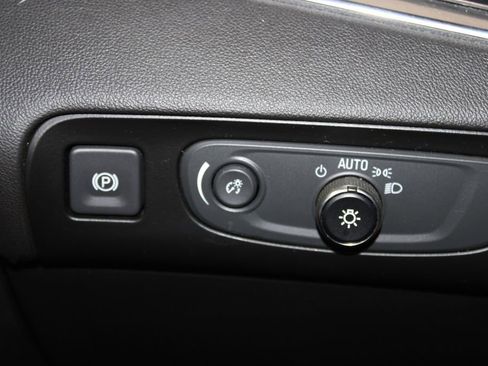 Used 2019 Buick Enclave Essence w/ LPO, Luxury Package image 39