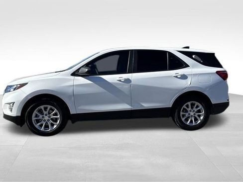 Used 2020 Chevrolet Equinox LS image 2