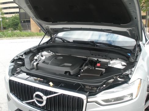 Used 2018 Volvo XC60 T5 Momentum AWD/4WD image 12