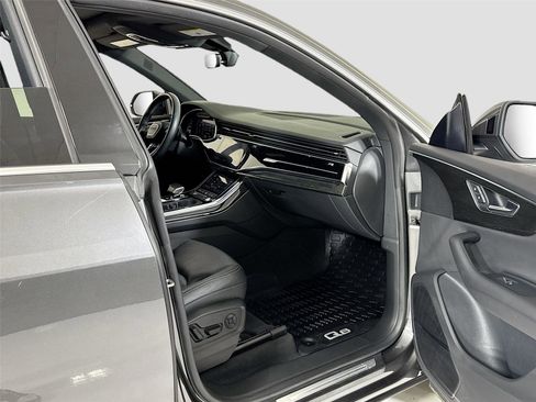 Used 2021 Audi Q8 Premium Plus image 30