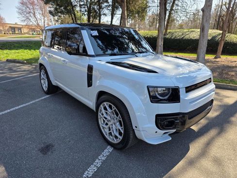 Used 2024 Land Rover Defender 110 V8 image 4