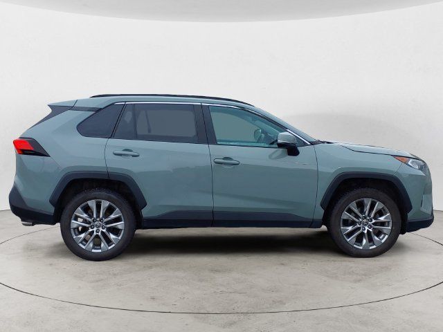 Used 2021 Toyota RAV4 XLE Premium AWD/4WD image 4